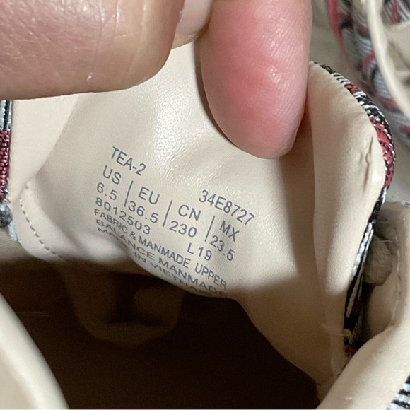 Calvin Klein Tea-2 Sneaker Woman’s sz 6.5 - Picture 4 of 9